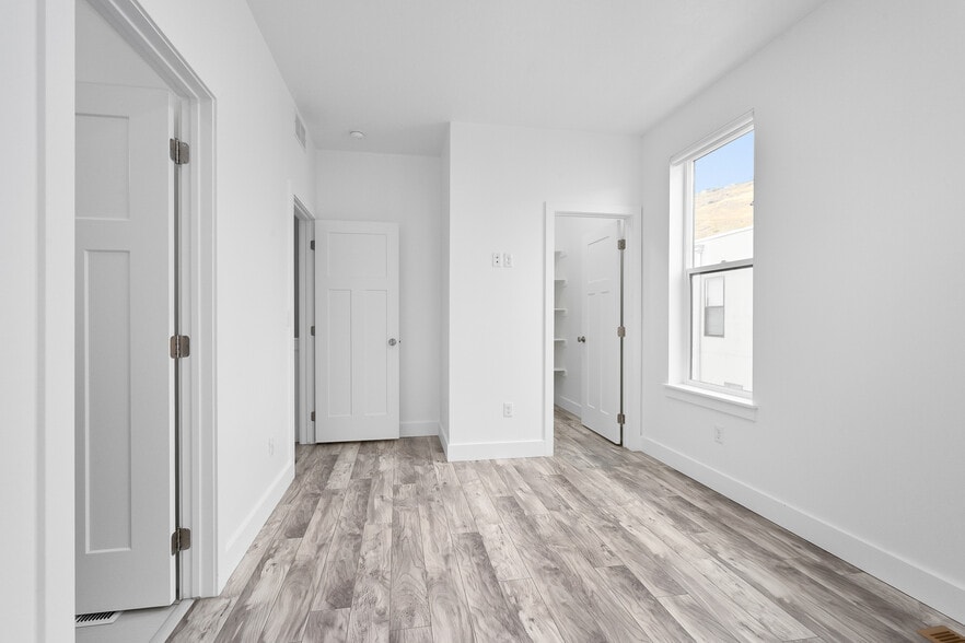 Building Photo - 315 W Reed Ave