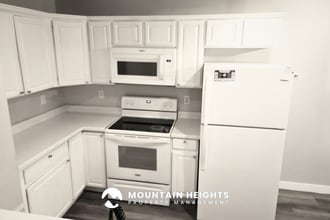 Building Photo - 26 W 7500 S