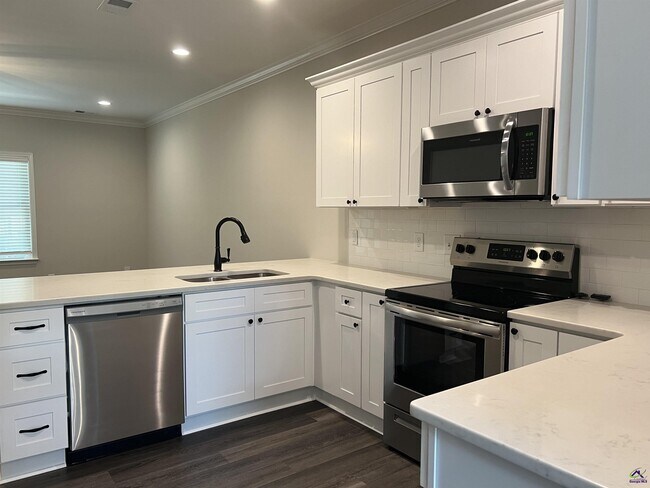 Building Photo - 250 High Ridge Ct