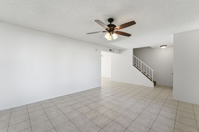 Building Photo - Beautiful 3-Bedroom Townhome in Northern Manor West