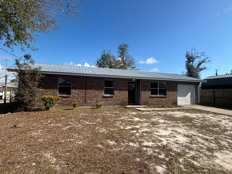 Building Photo - 906 N Church Ave