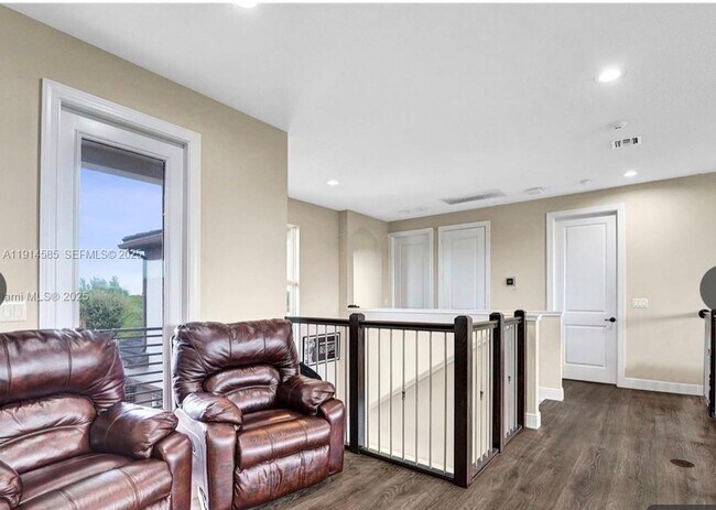 Building Photo - 6804 N Stillwater Shores Dr