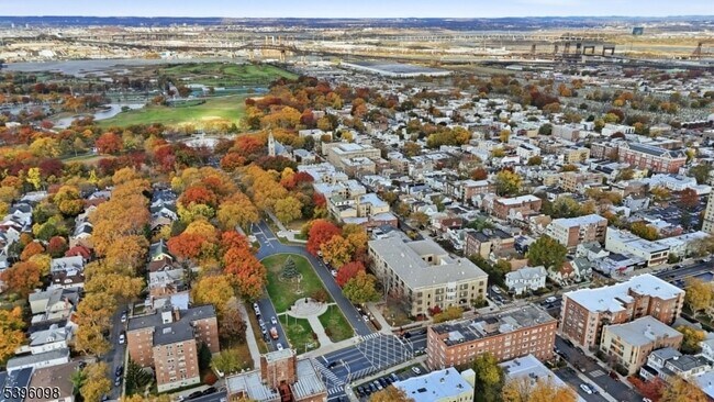 Building Photo - 2520 John F. Kennedy Blvd