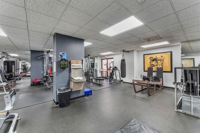 Building Photo - 2110 Harmon Cove Tower