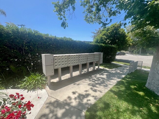 Building Photo - Spacious Two Bedroom with New Carpet - Available Now!