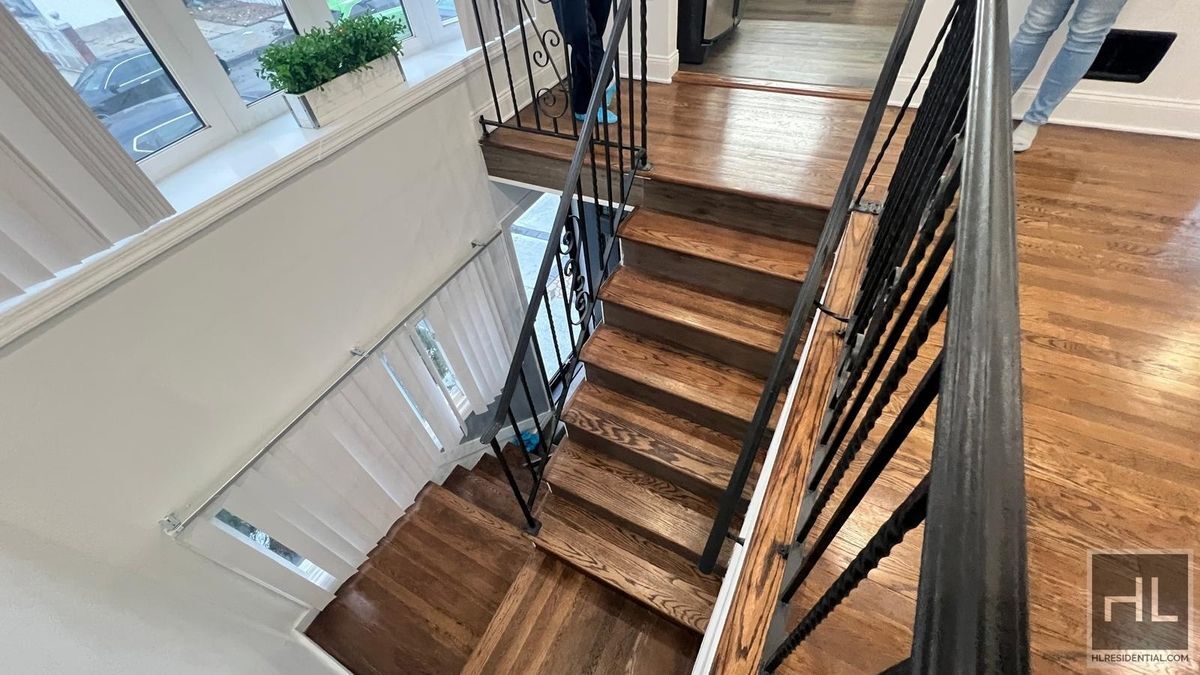 Building Photo - 256 STREET