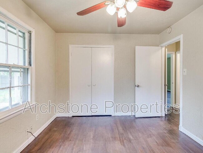 Building Photo - 1614 SW 41st St