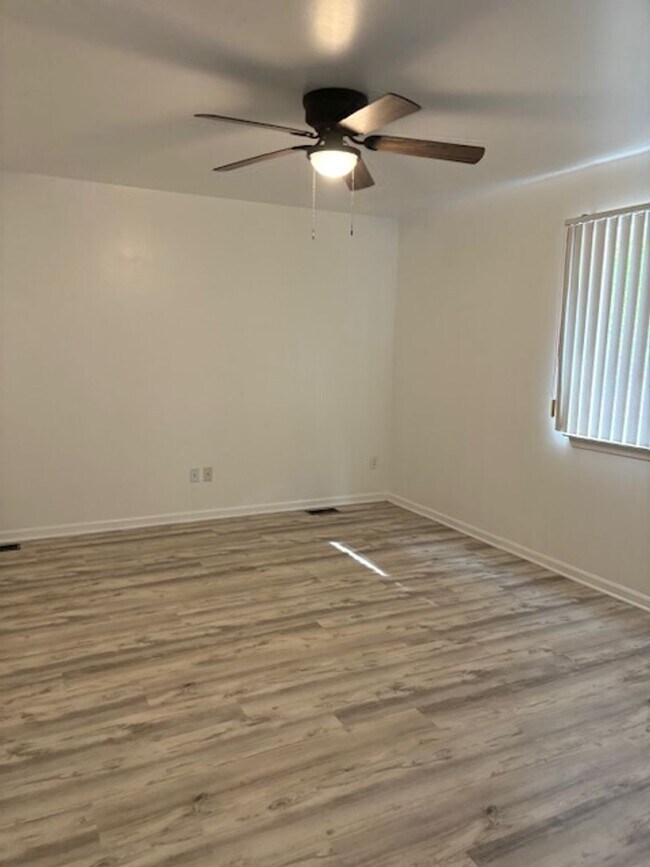 Building Photo - STUNNING LAKE VIEWS, BRIGHTON 3 BEDROOM HOME