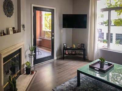 Building Photo - Beautiful and Updated Banker's Hill 1BR/1BA Condo!