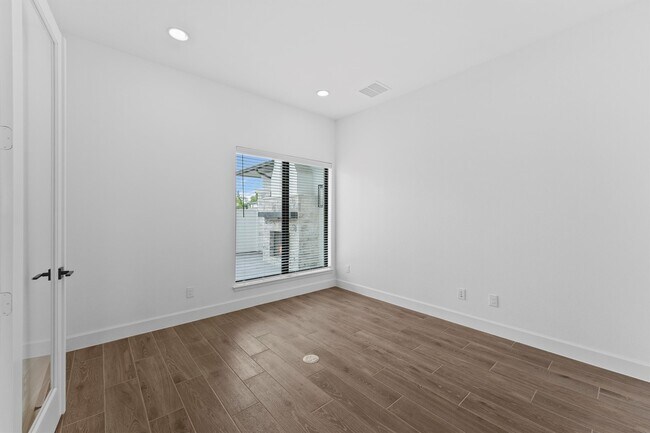 Building Photo - 1539 Spring Pl Dr