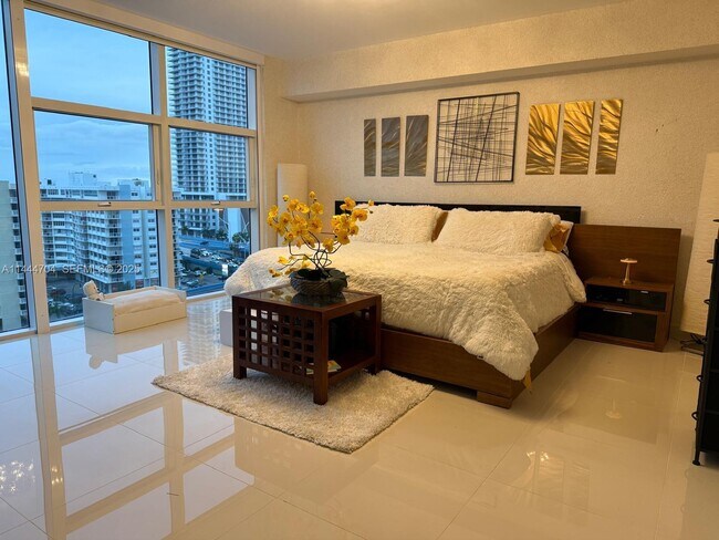 Building Photo - 1830 S Ocean Dr