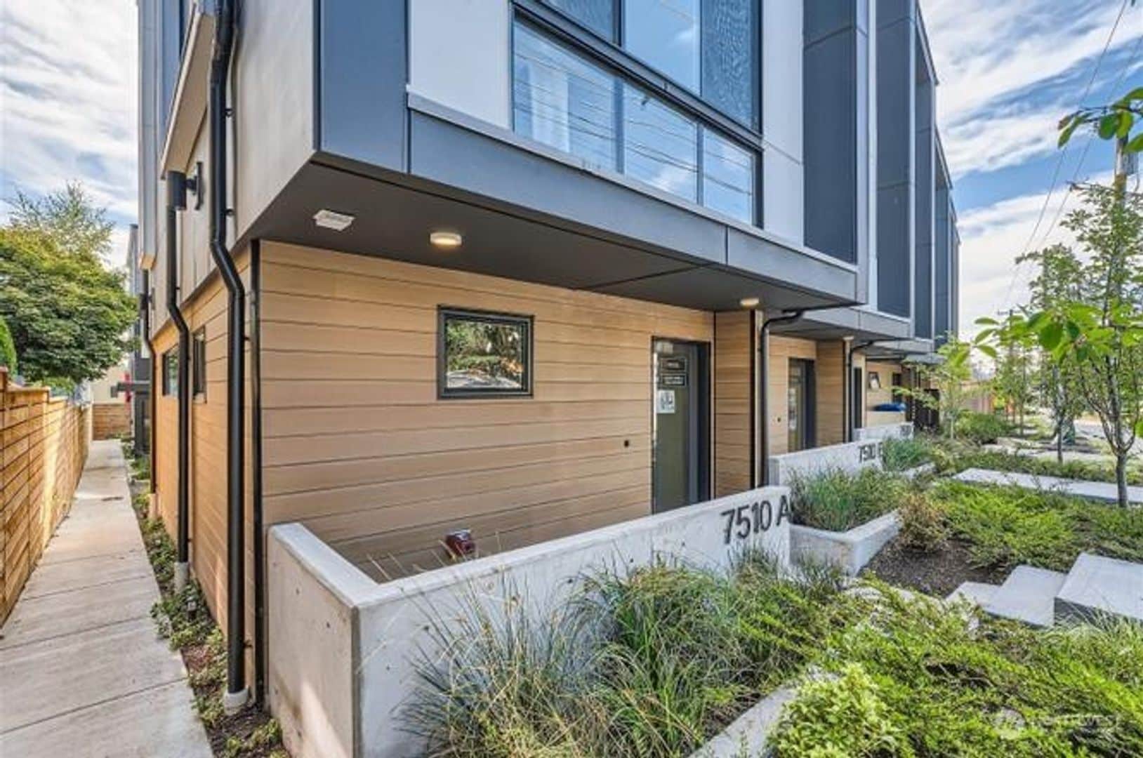 Building Photo - 7510 43rd Ave S