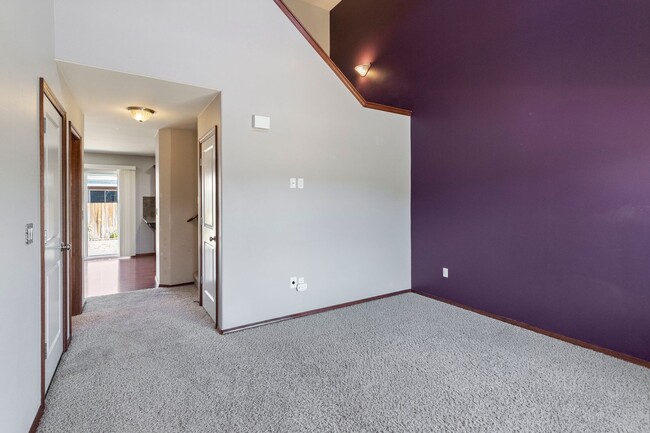 Building Photo - 4 Bed 2.5 Bath - Small Dog - Fully Fenced Yard - NAS Whidbey