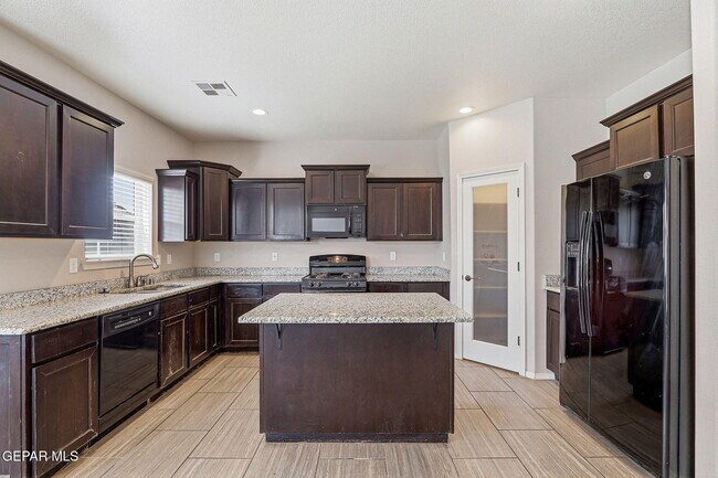 Building Photo - 1041 Earthstar Pl