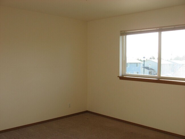 Building Photo - 1487 NW Elwha St