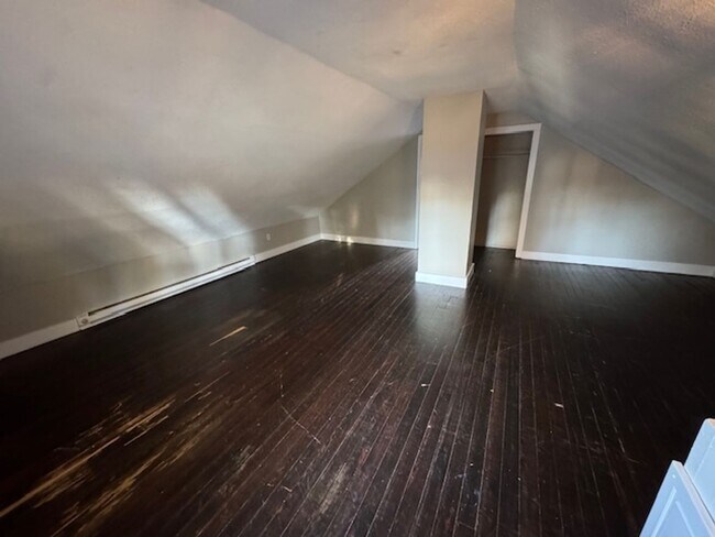 Building Photo - 826 Lake Ave