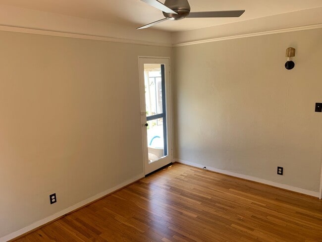 Building Photo - Terrific and Spacious Two Bedroom Westside...