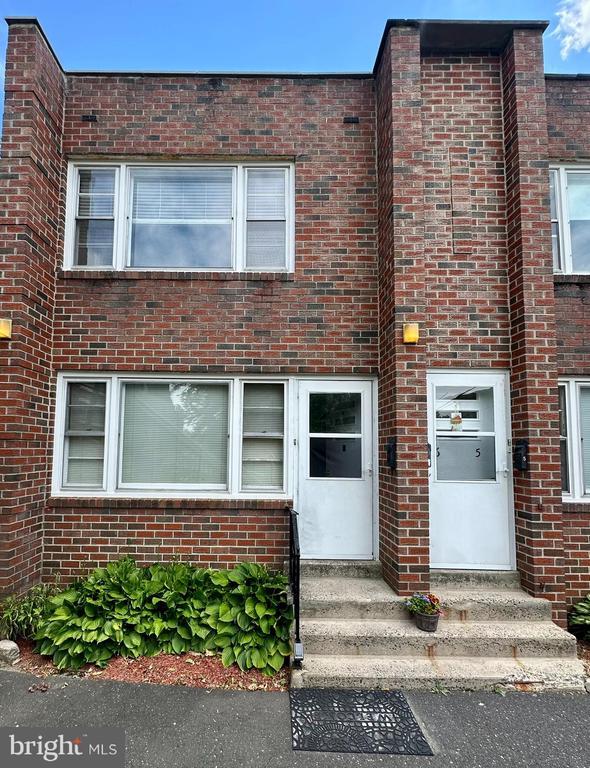 Building Photo - 117 Elm Ave