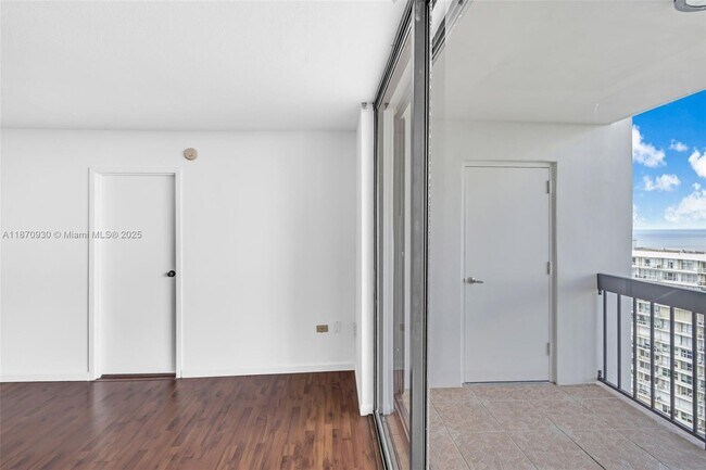 Building Photo - 2333 Brickell Ave