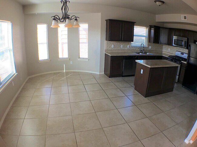 Building Photo - Northeast El Paso 3 Bed Refrig A/C