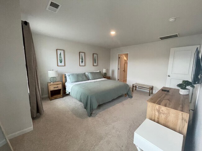 Building Photo - Furnished Townhome in Greer is Available