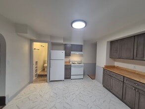 Building Photo - 416 Daly St