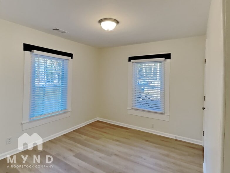 Building Photo - 2502 Barge Rd SW