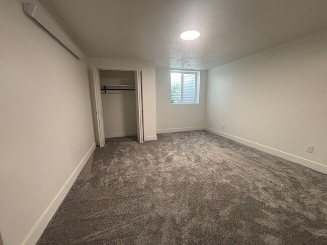 Building Photo - MOVE IN SPECIAL-- DECEMBER RENT FREE--Wonderful Single-Family Home in The Highland Area