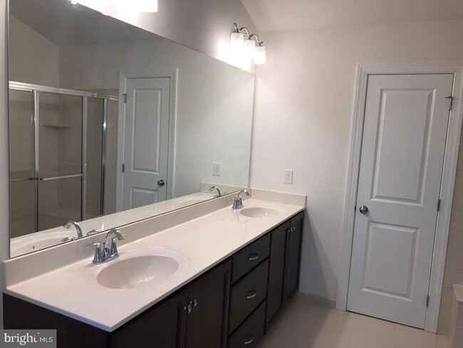 Building Photo - 120 Woodwinds Dr