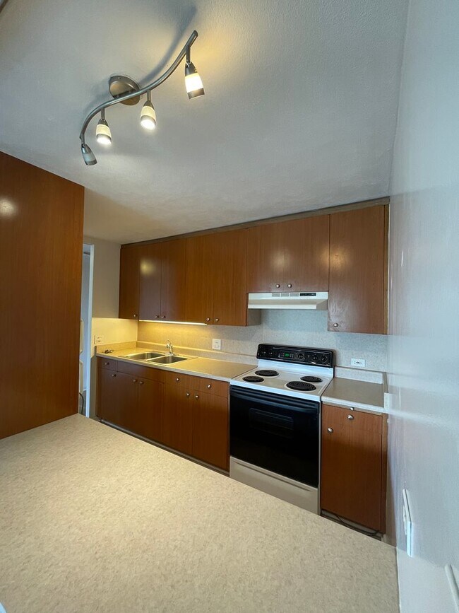 Building Photo - 11th Floor, Queen Emma Garden Unit with Upgrades and Downtown and Mountain Views.