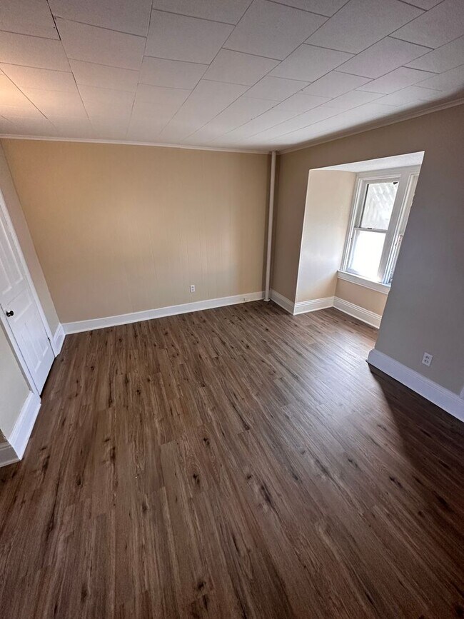 Building Photo - 121 N State St