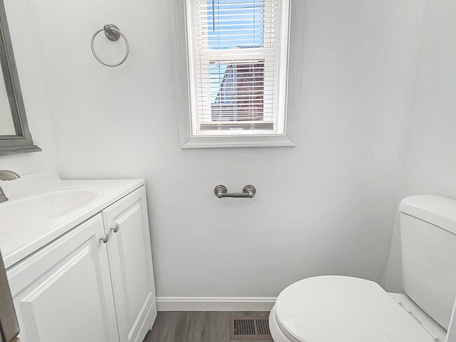 Building Photo - 4828 Beaufort Ave