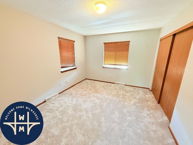 Building Photo - W163N11528 Windsor Ct