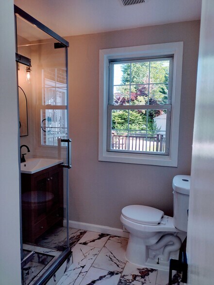 Building Photo - 4204 Colonial Rd