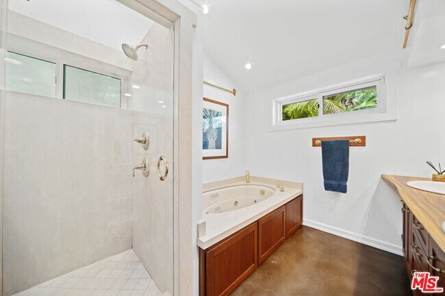 Building Photo - 6522 Wildlife Rd