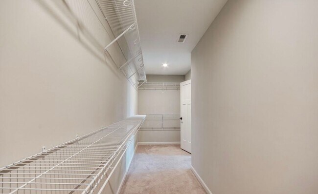 Building Photo - 15911 Long Meadow Way