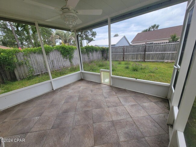 Building Photo - 1609 Vecuna Cir