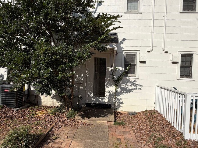 Building Photo - Comfort & Style: 2-Bedroom Raleigh Townhouse - 6-Month Lease Term