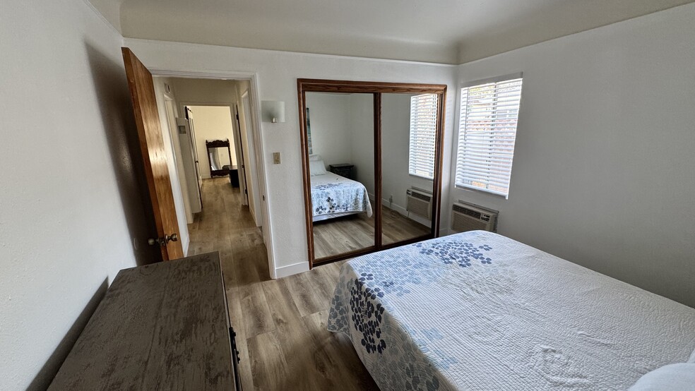 Second bedroom or office - 3822 Huron Ave