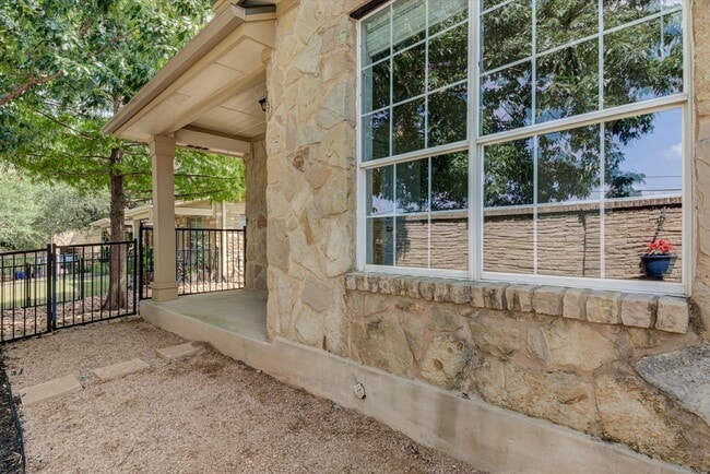 Building Photo - 16100 S Great Oaks Dr