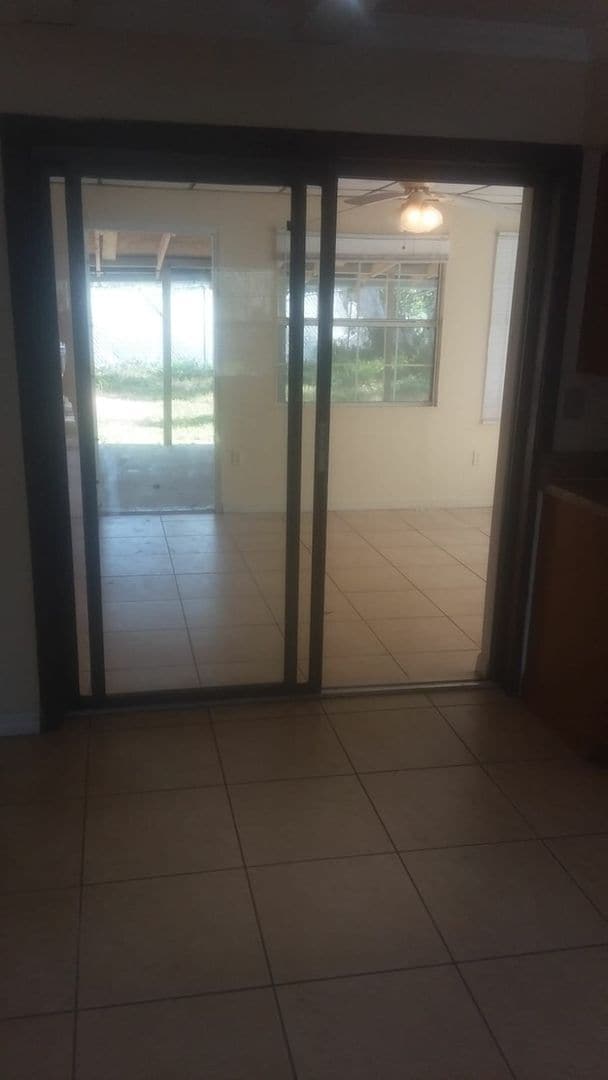 Building Photo - 169 Dahlia Dr