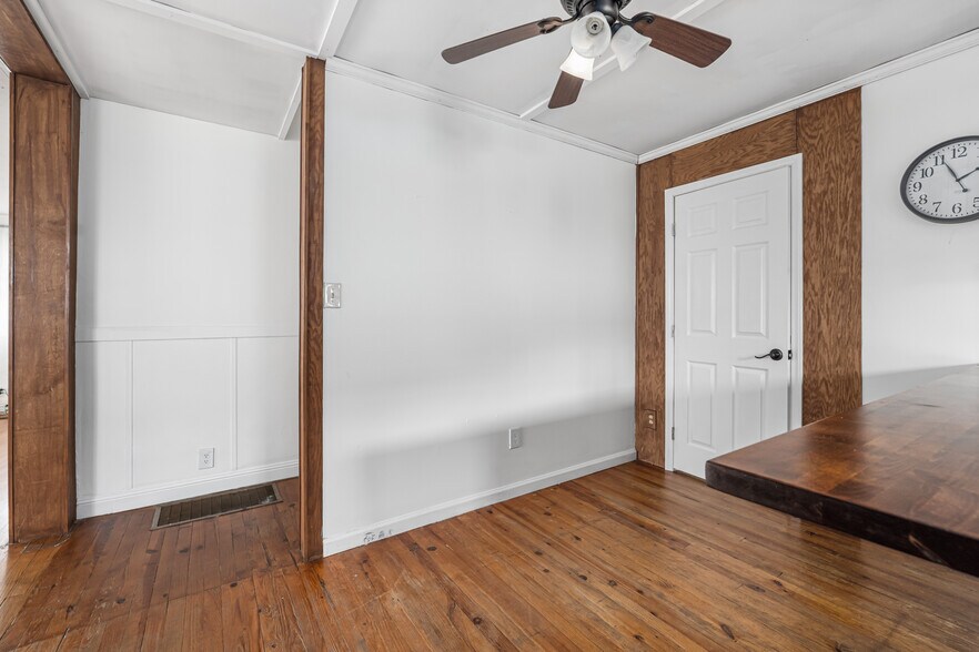Building Photo - 387 Woodlawn Ave