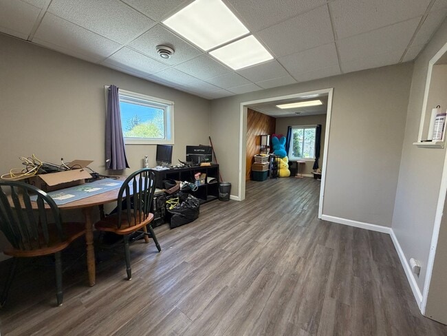 Building Photo - 2 Bedroom Home - Open August 1st!