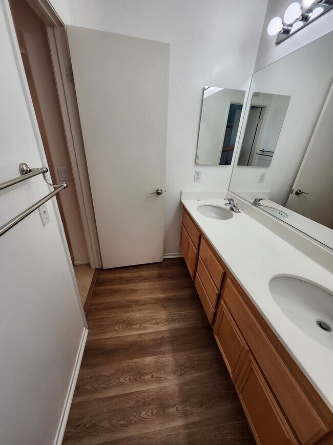 Building Photo - Beautiful two-story in Hunter's Ridge