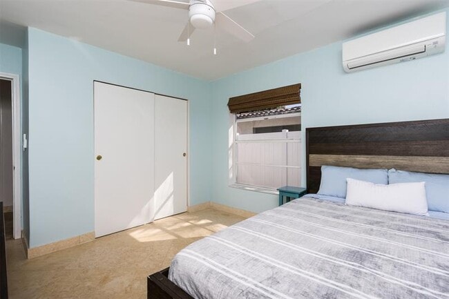 Building Photo - 936 NE 26th Ave