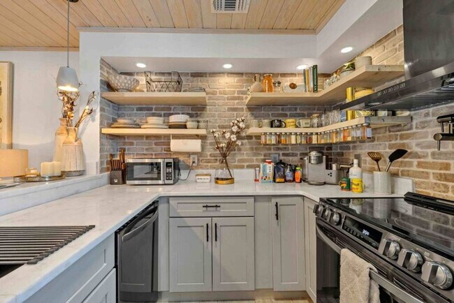 Building Photo - 317 Bream Ave