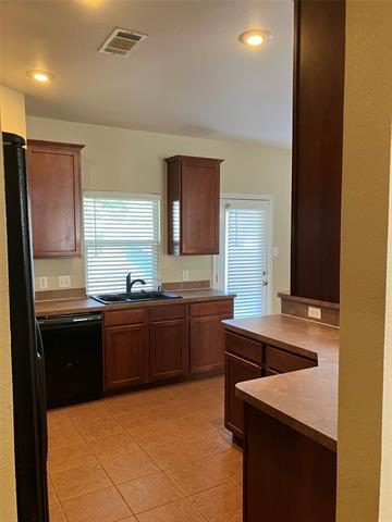 Building Photo - 509 Creekview Dr