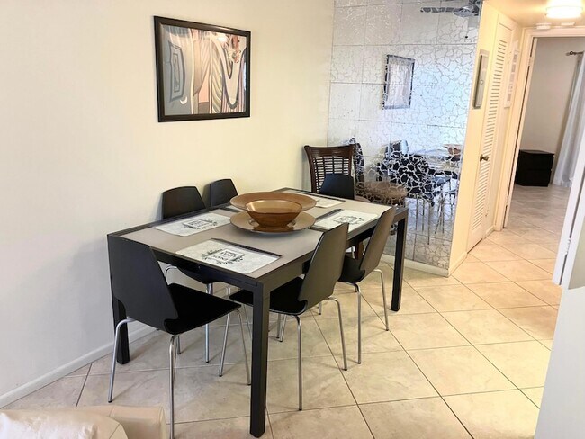 Building Photo - 100 Ventnor E