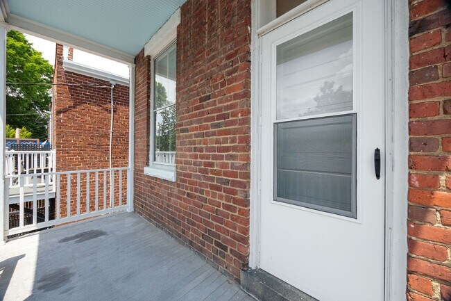 Building Photo - 2713 W Grace St