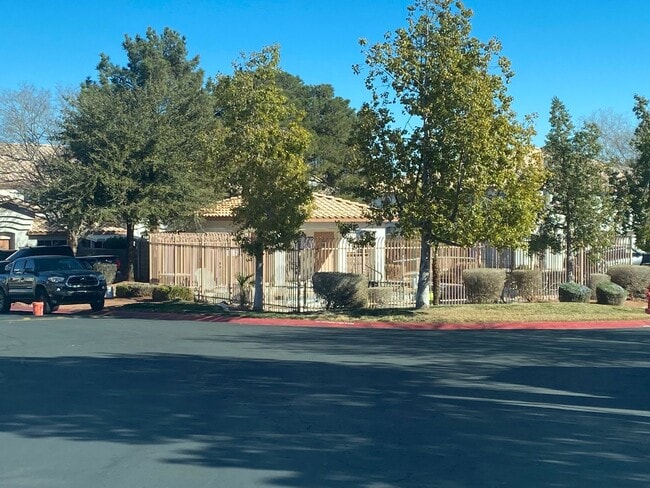 Building Photo - Cozy 3 Bedroom Summerlin Townhome for Rent!